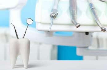 S-Clinic Jerzy Susuł: Chirurgia stomatologiczna - kiedy jest konieczna i jak przebiega proces leczenia?