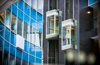 Jak przebiega konserwacja dźwigów osobowych wykonywana przez Winda Serwis?