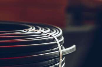 Praktyczne zastosowania kołowrotków do rozwijania kabli w różnych branżach - oferta firmy Adamet Zakład Metalowy