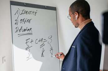 Jak podejść do nauki języka francuskiego i hiszpańskiego? 5 porad