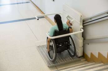 Elszyk: Serwis i konserwacja platform dla niepełnosprawnych - jak zadbać o bezpieczeństwo i wygodę użytkowników