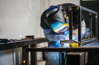 Welders Factory: Czy warto zainwestować w kurs spawacza?