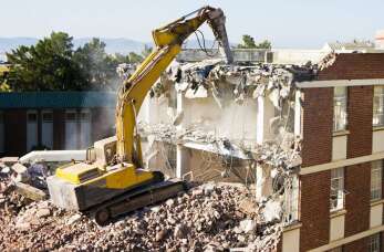 Rozbiórka budynku mieszkalnego krok po kroku z firmą Wyburzacze.eu