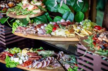 Na co zwrócić uwagę przy korzystaniu z usług cateringowych przy imprezach? - GrilloMania Catering