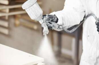 Piaskowanie, sodowanie i szkiełkowanie w ofercie firmy Luksander - które usługi renowacyjne wybrać?