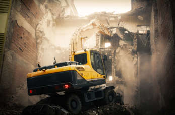 Rozbiórka obiektów budowlanych - procedura zgłoszenia i etapy postępowania