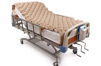 Materac przeciwodleżynowy – kiedy warto go kupić oraz jaki model wybrać?