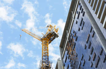 Jak się przygotować do wynajmu żurawia budowlanego?