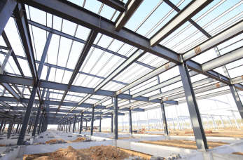 Nowoczesne rozwiązania dla współczesnego przemysłu – co warto wiedzieć o halach stalowych?