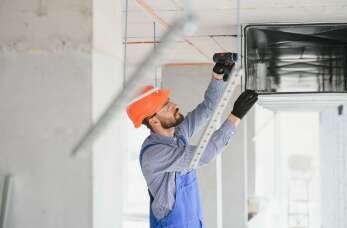 Czym są instalacje elektryczne bezpuszkowe? Zdradzają elektrycy firmy LGinstal Łukasz Giermasiński