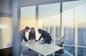 Jak skutecznie wdrożyć system zarządzania bezpieczeństwem informacji zgodny z normą EN ISO/IEC 27001? Skorzystaj z pomocy specjalistów!