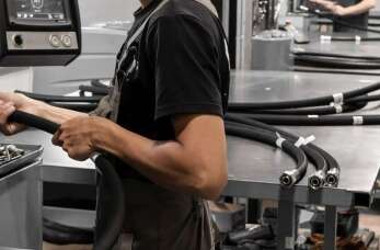 Przecieki w instalacjach hydraulicznych – przyczyny i rozwiązania