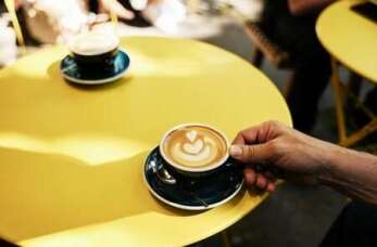 Kawiarnia na molo z widokiem na Morze Bałtyckie