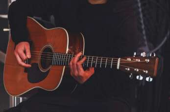 Improwizacja w nauce gry na gitarze – Michał Przerwa-Tetmajer