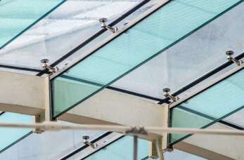 Szyby przeciwpożarowe – klucz do bezpieczeństwa budynków