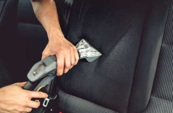 Metody czyszczenia tapicerki samochodowej