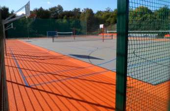 Nawierzchnie poliuretanowe idealne na boiska. Sprawdź dlaczego