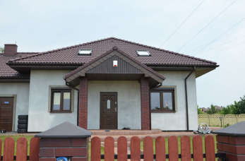 Podbitka dachowa – czym jest, jaką pełni funkcję i dlaczego warto ją zastosować?