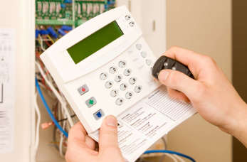 System alarmowy dla domu – co warto wiedzieć przed zakupem?