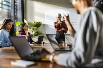 Zarządzanie kadrami i płacami – klucz do sukcesu firmy