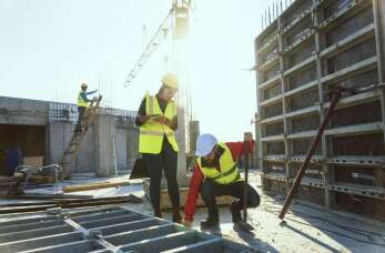 Wynajem szalunków – klucz do efektywności budowy