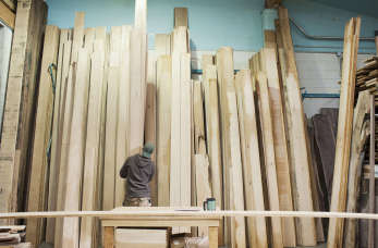 Co oferują klientom składy drewna?