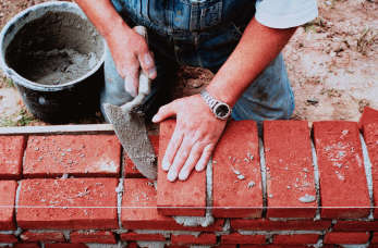 Jak znaleźć dobrą ekipę budowlaną?