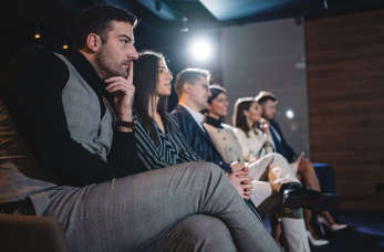 Kompleksowe kursy z dziedziny bezpieczeństwa i higieny pracy.