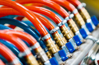 Szeroki zakres zastosowań węży hydraulicznych.