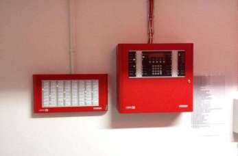 Czym jest system sygnalizacji pożaru i gdzie się go stosuje?