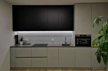 Urządzamy kuchnie, czyli jakie meble kuchenne warto kupić