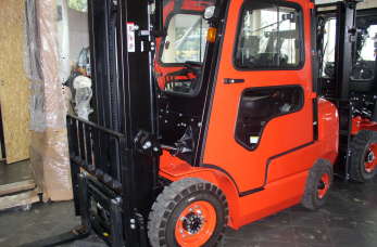 Z jakim napędem wybrać wózek widłowy?